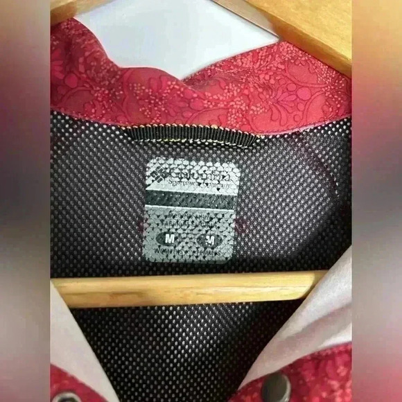 Women’s  Columbia Titanium Hiking Shirt Size Medium - Picture 4 of 10